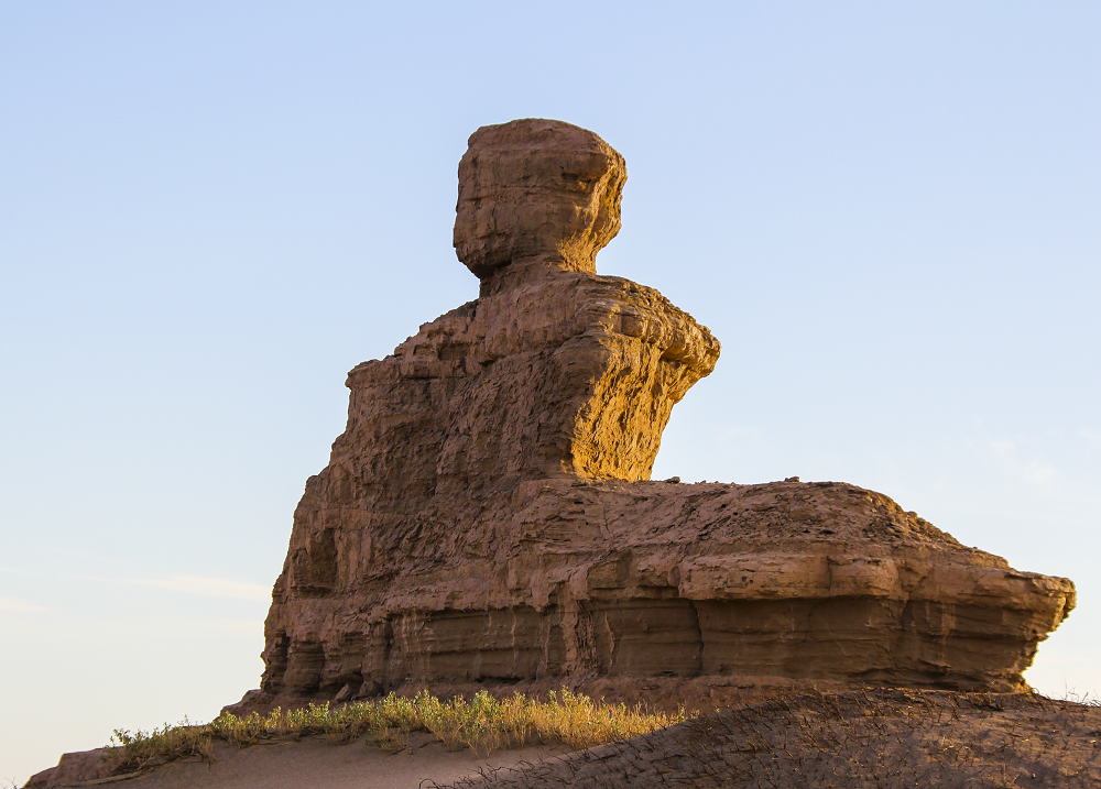 1551235350665056.png 7.伟人像(塔状雅丹)Portrait of A Great Man(Tower-shaped Yardang).png